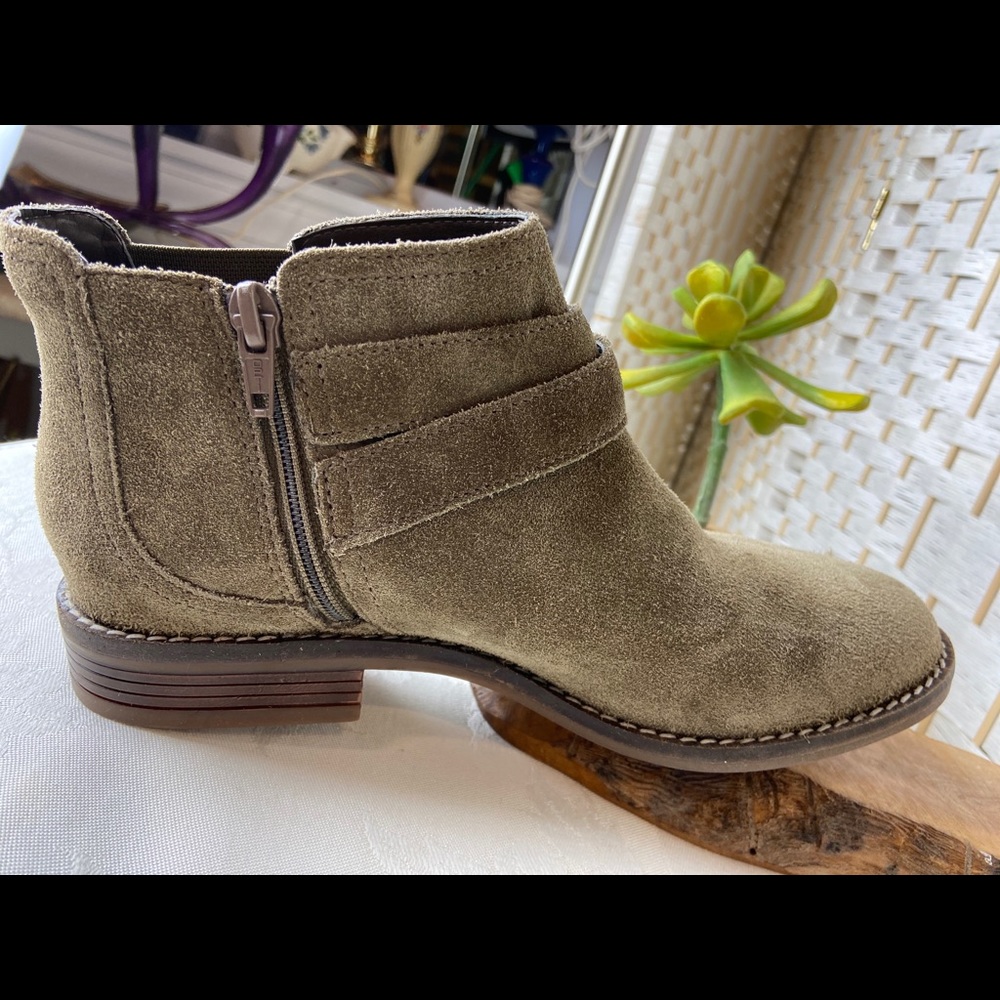 Clarks Booties 6.5 NWT - Picture 4 of 7